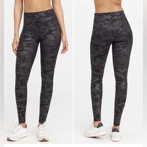 SPANX Dark black Gray Camo Leggings🖤